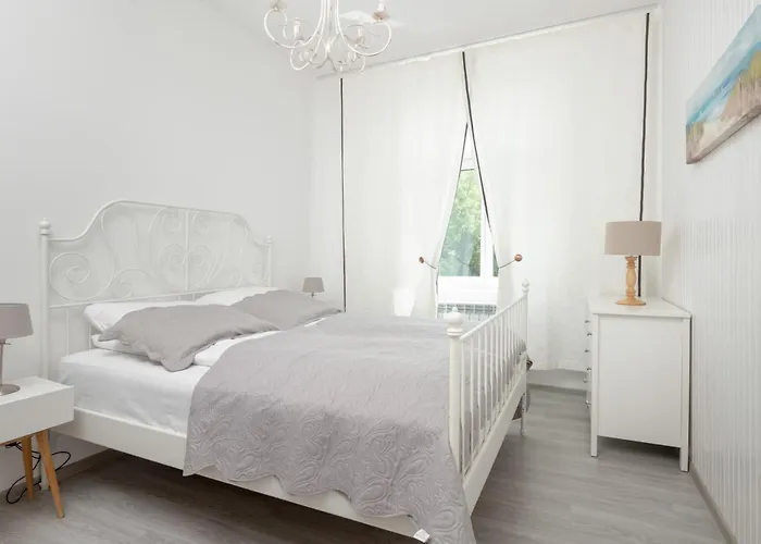 Helska Functional Near The With Parking By Renters * Sopot